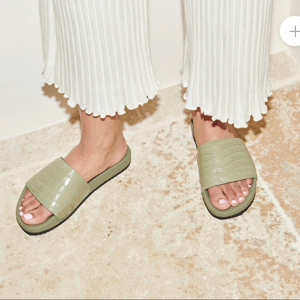 Freda Salvador Lea sport slide